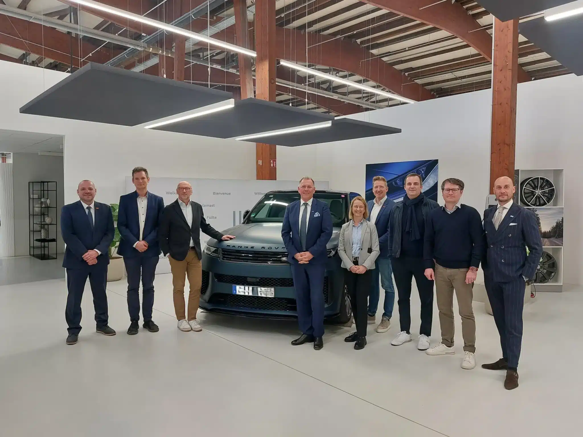 in JLR academyOK_1.jpg