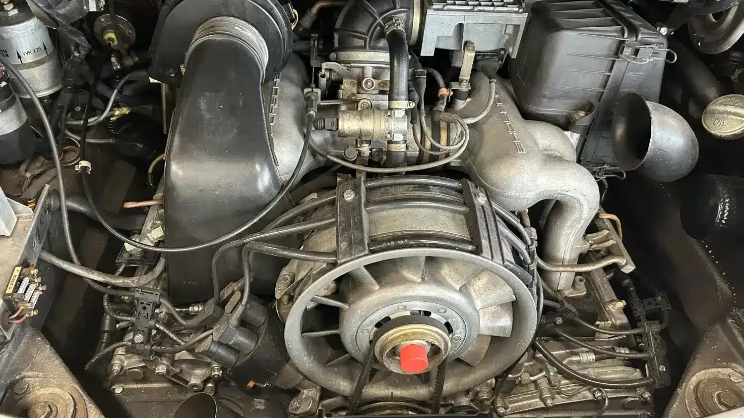 Nestartující Porsche 911 Targa