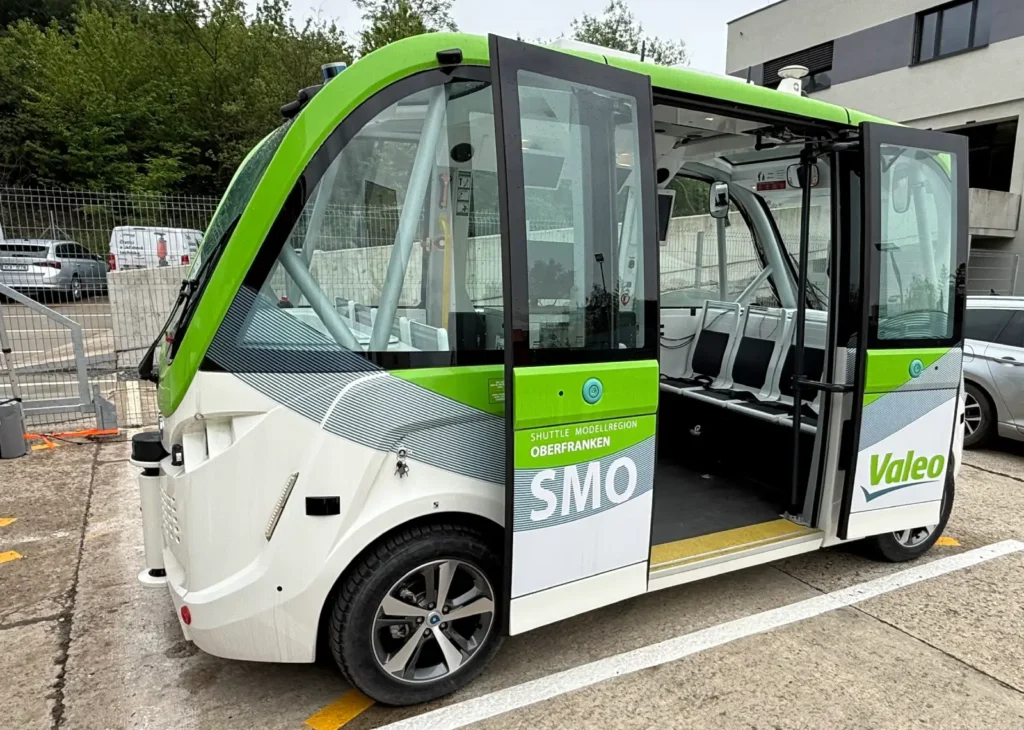 elektrický autonomní minibus, který by mohl v budoucnu sloužit k přepravě zaměstnanců.